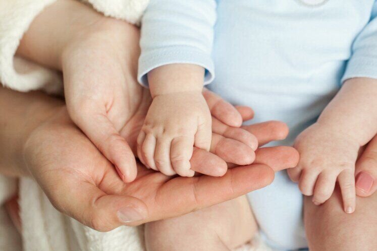 صف انتظار فرزندخواندگی در آذربایجان غربی به هزار خانواده رسید